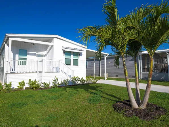 13 Queen Palm Dr, Naples, FL 34114