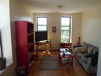 Rented by Maximus Realty Group