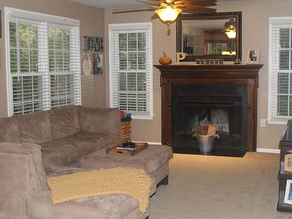 2nd image of 401 Buckspur Ct