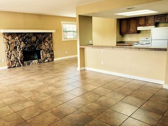 2nd image of 1008 Fairmont Ct #B