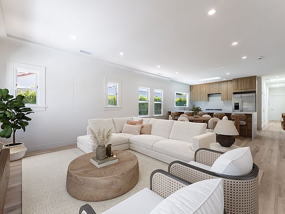 3rd image of 1011 Havenhurst Dr #1011