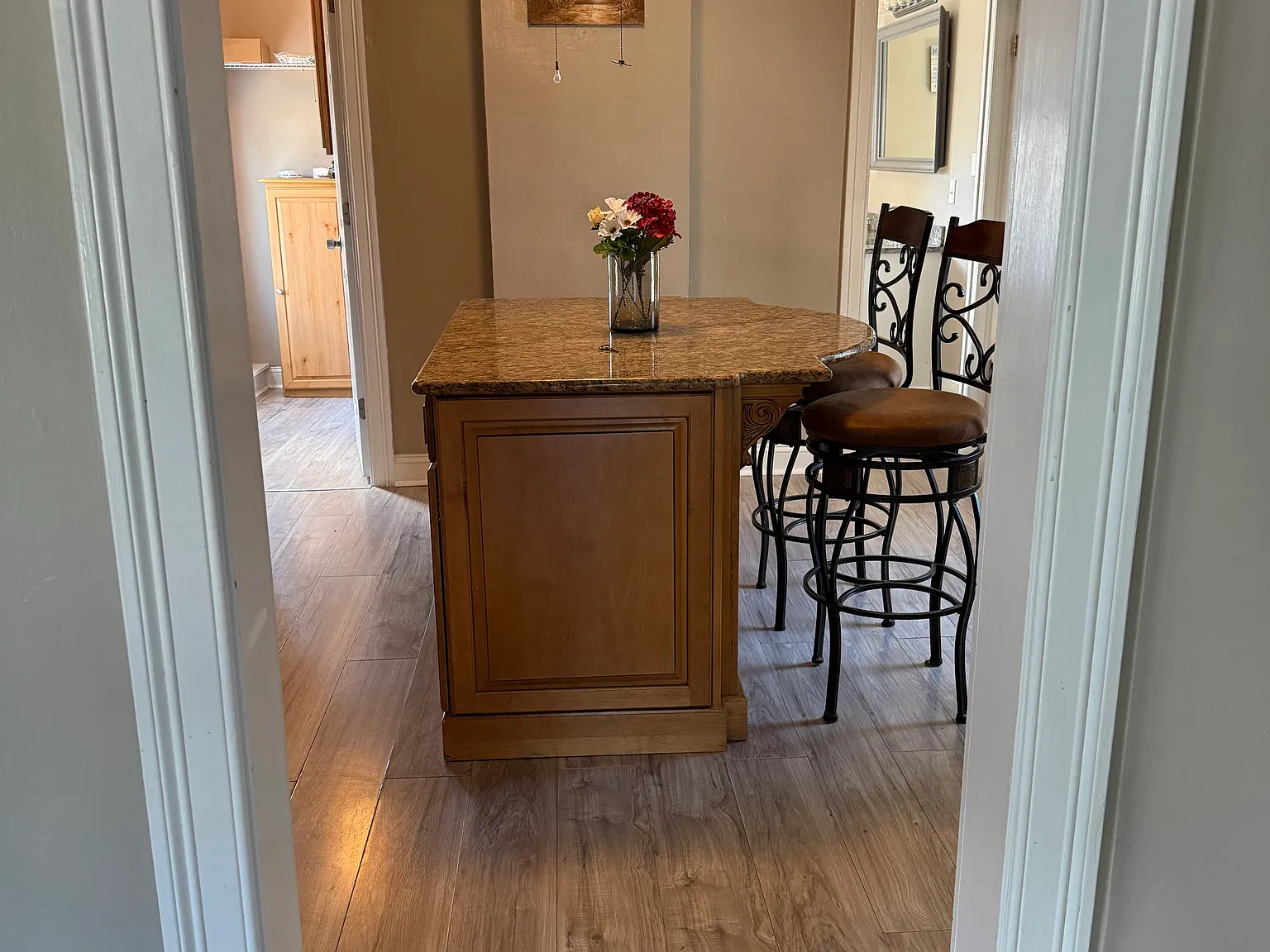 2 bed, 1000 sqft, $1,800 — Photo 3