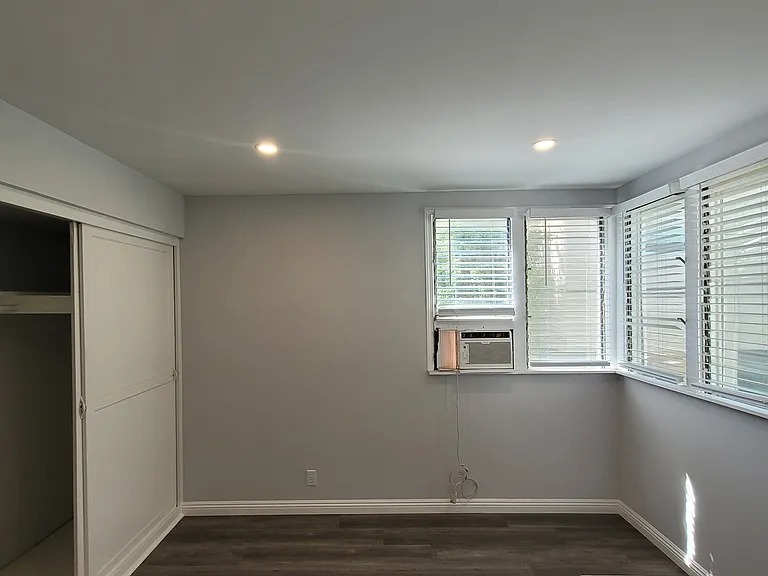 Oakhurst Apartments — Photo 54