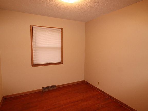 3rd image of 1228 N 64th Dr