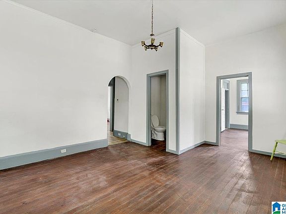 4th image of 609 42nd St