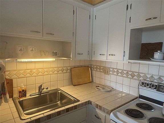 4th image of 851 Atlantic Shores Blvd APT 219