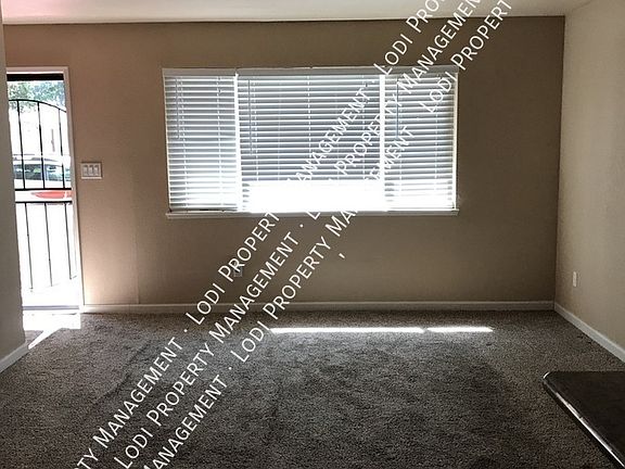 2nd image of 423 W Oak St APT 1