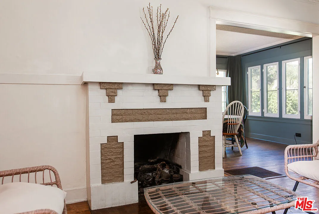 2 bed, 1.5 bath, 1276 sqft, $3,800 — Photo 3