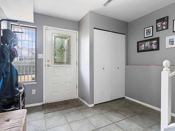 4th image of 409 Sherbrooke St