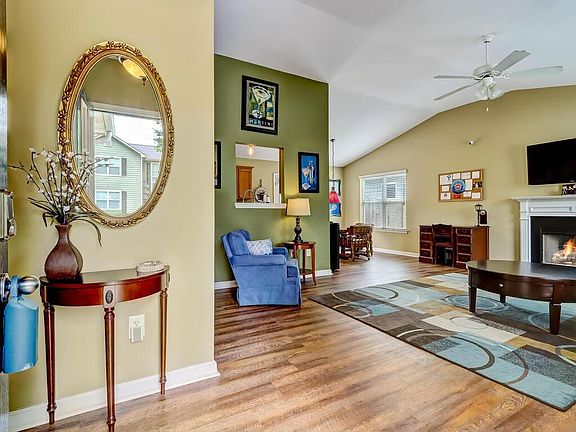 5th image of 498 Walnut Woods Dr