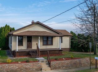 1102 Commonwealth Blvd, Reading, PA 19607