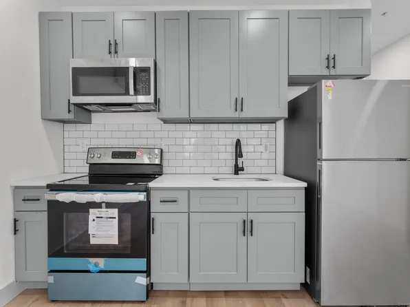 111 Bank St #2B, Waterbury, CT 06702