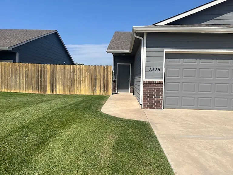 1315 N Azena St — Photo 6