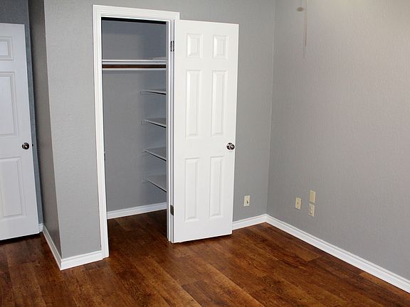 4th image of 1106 Jan St