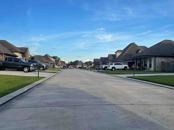 Exterior Neighborhood (street photo)