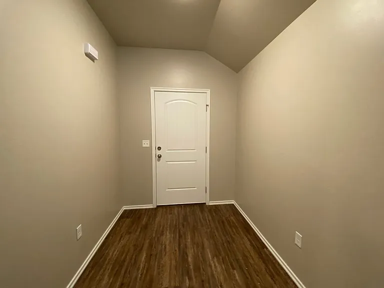 5220 Oakwood Villas Ct — Photo 4