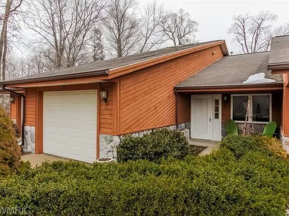 429 Harbor Lake Dr, Douglas, MI 49406