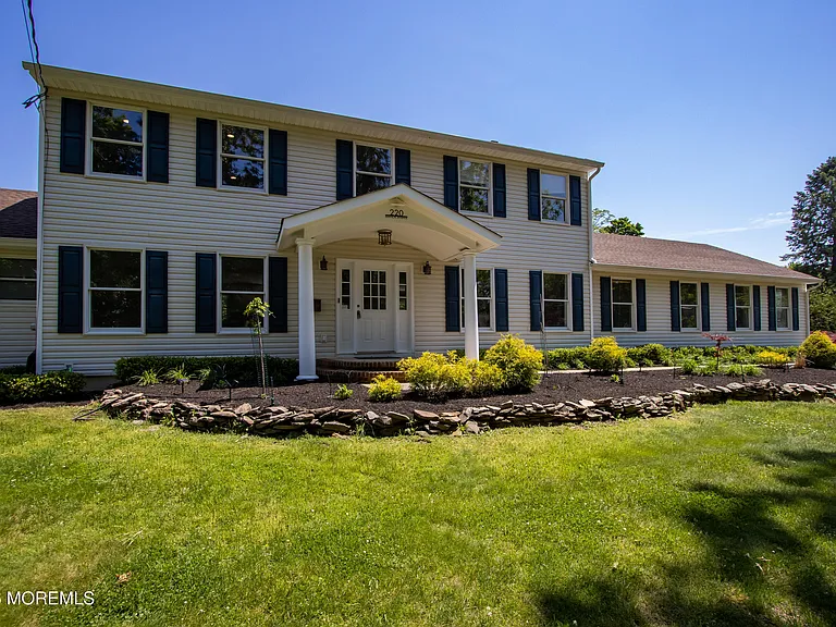 220 Branch Ave — Photo 1