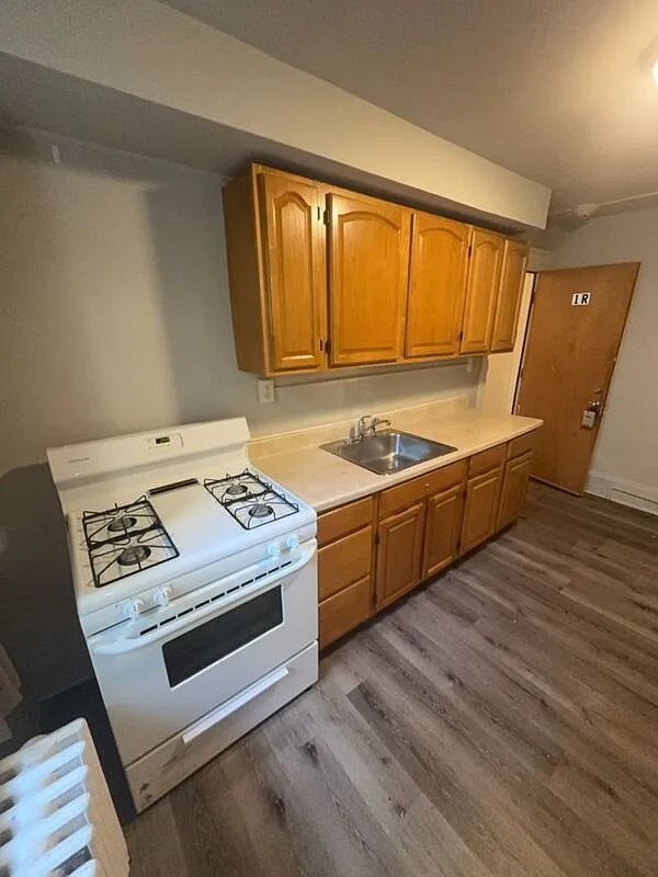 2 bed, 1.0 bath, 525 sqft, $1,400 — Photo 1