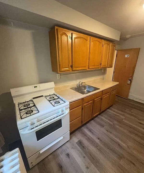 209 Cattell St #1R