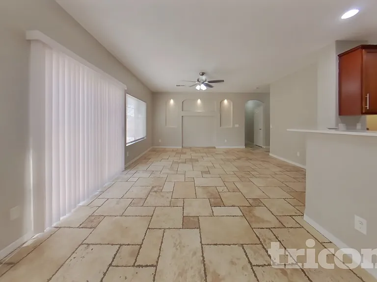 504 W Beautiful Ln — Photo 4
