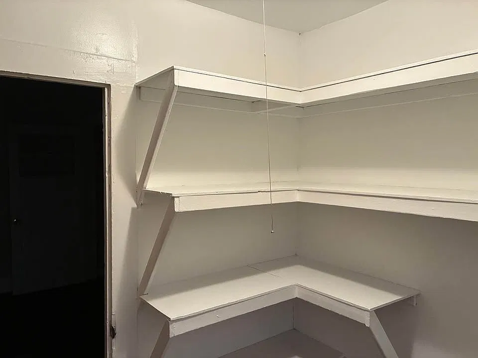 3 bed, $1,100 — Photo 4