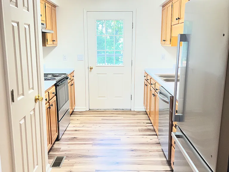 1046 Bridge Ave — Photo 7