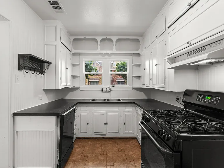 301 Maple St — Photo 8