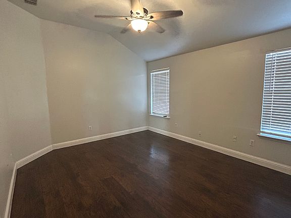 4th image of 921 McKavett Dr