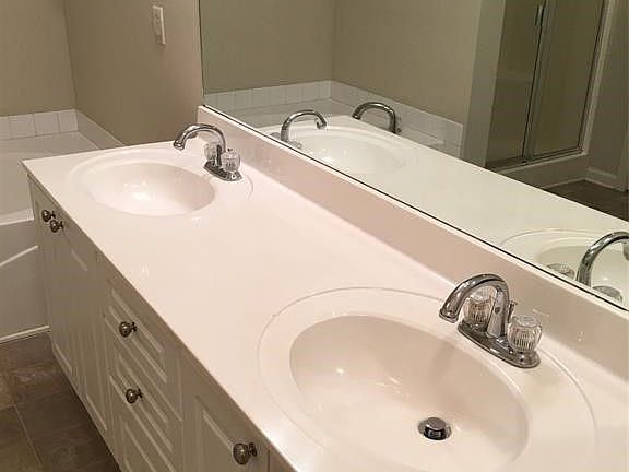 5th image of 460 Park Lake Dr