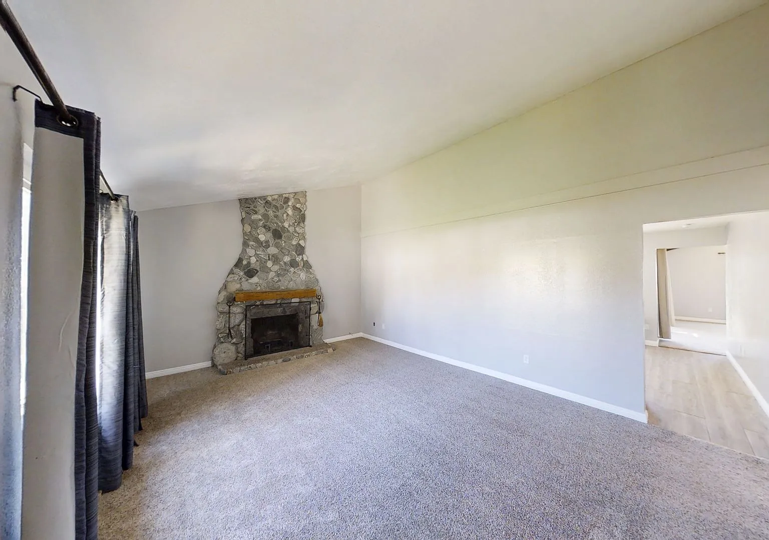 4 Bedroom 2 Bathroom Home with Pool & Spa in Yucaipa, Ca. — Photo 2