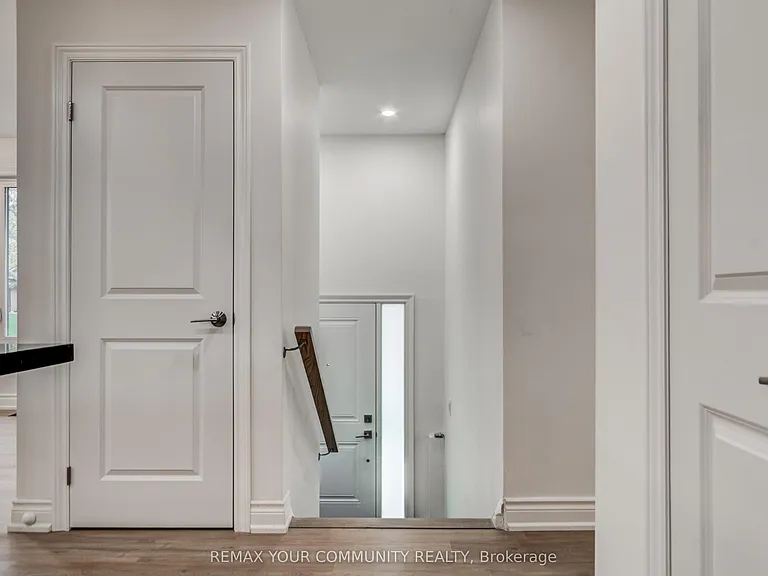 18 Ironshield Cres — Photo 3