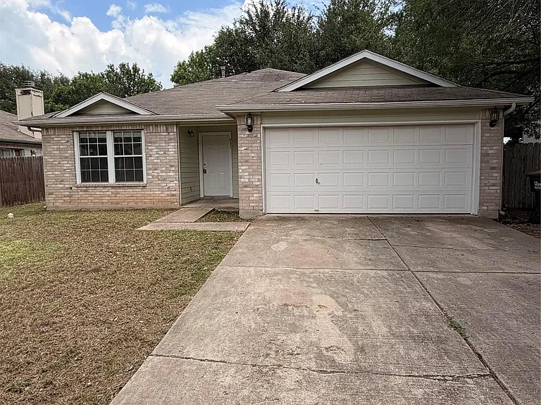 931 Brandi Cir — Photo 1