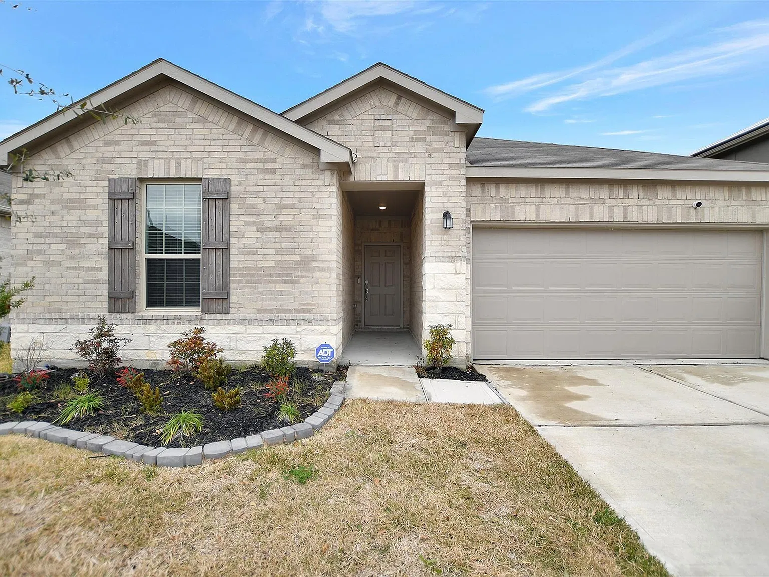 3 bed, 2.0 bath, 1584 sqft, $2,200 — Photo 4