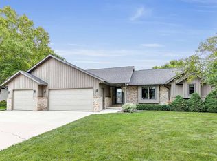 2601 E Dietzen Dr, Appleton, WI 54915