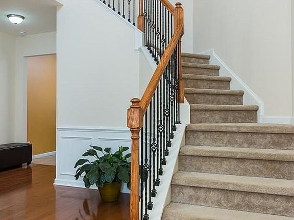 3rd image of 105 Torrey Heights Ln