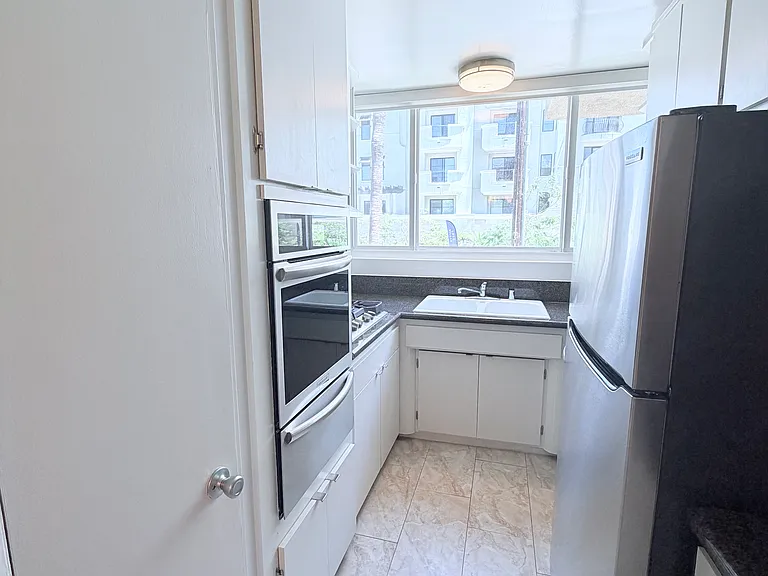 11635 Mayfield Ave #2 — Photo 9