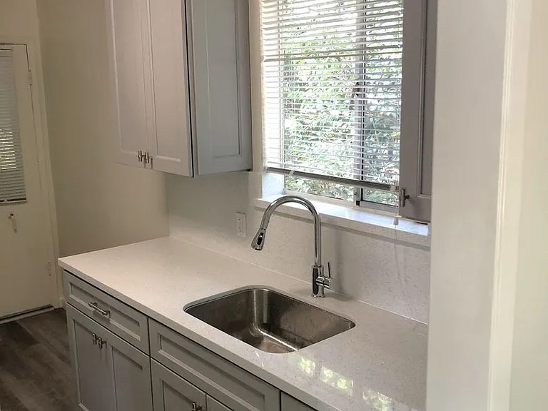 905 Santa Clara Ave #P — Photo 4
