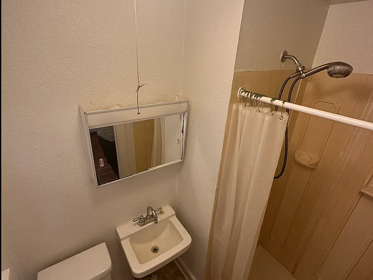 234 Santa Fe Ave #6 — Photo 5