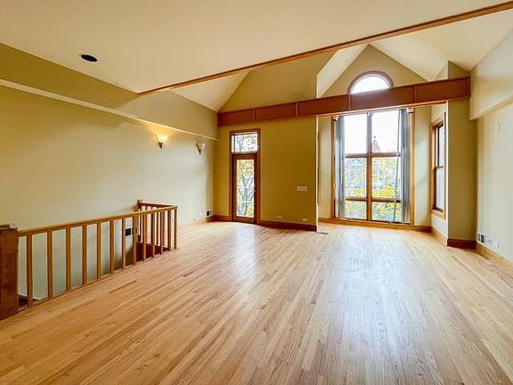 2nd image of 2642 N Wilton Ave