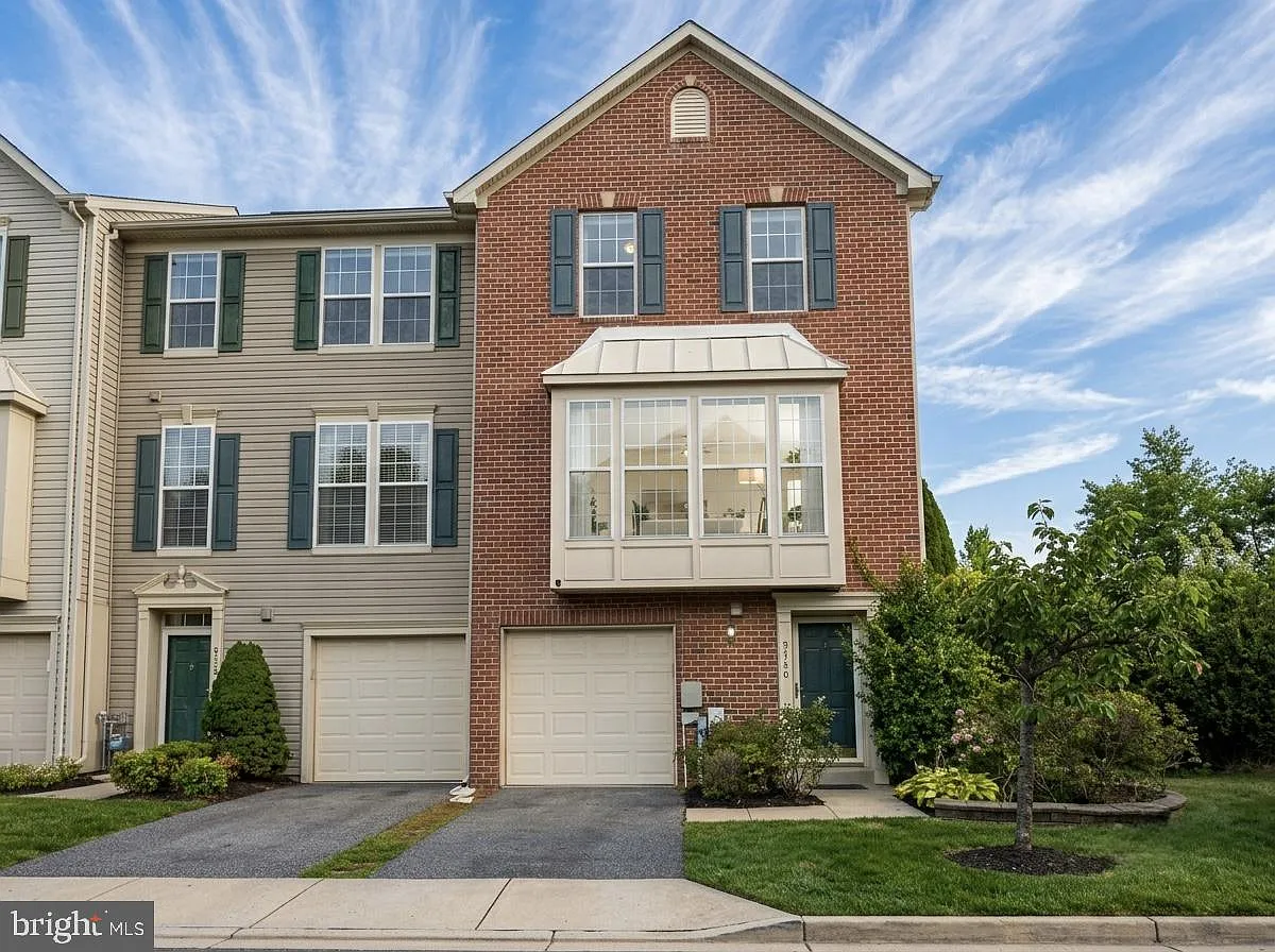 4 bed, 2.5 bath, 2198 sqft, $2,900 — Photo 2