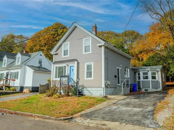 15 Martha St, Pawtucket, RI 02860