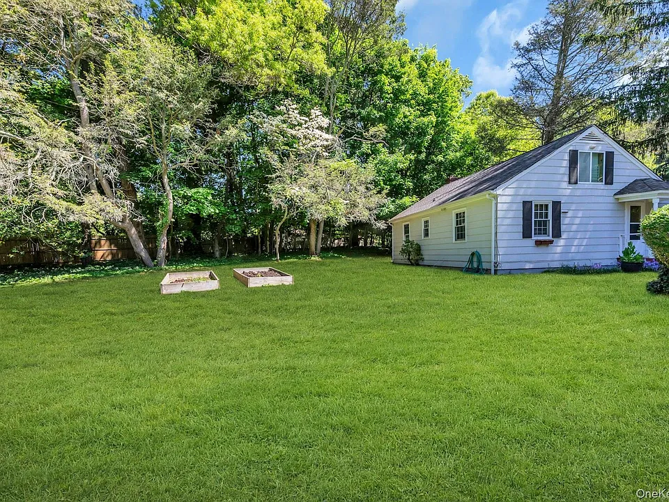 15 Cherry Ln