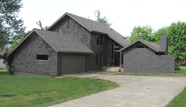 1st image of 1963 Lakeview Dr