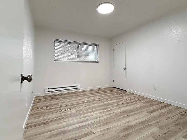 Kathy-Ann Apartments — Photo 55