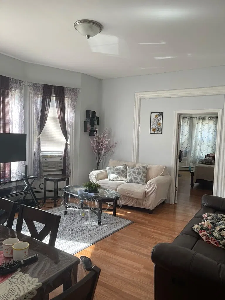3 bed, $2,500 — Photo 3