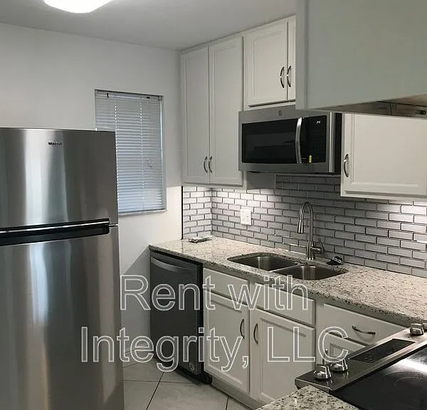 156D Locke St — Photo 7