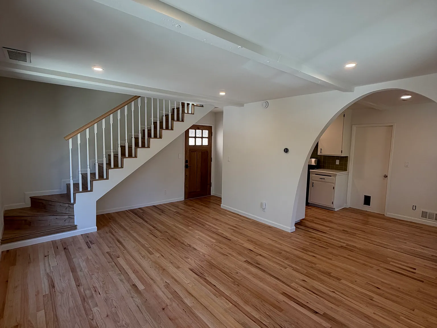 2 bed, 969 sqft, $5,950 — Photo 4