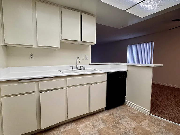 4901 Whitsett Ave #203 — Photo 8