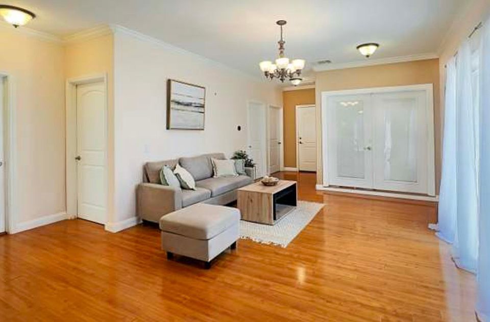 1st image of 909 Santa Lucia Dr #B
